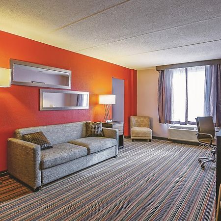 Holiday Inn & Suites Philadelphia-Runnemede/Exit 3-New Jersey Turnpike Extérieur photo