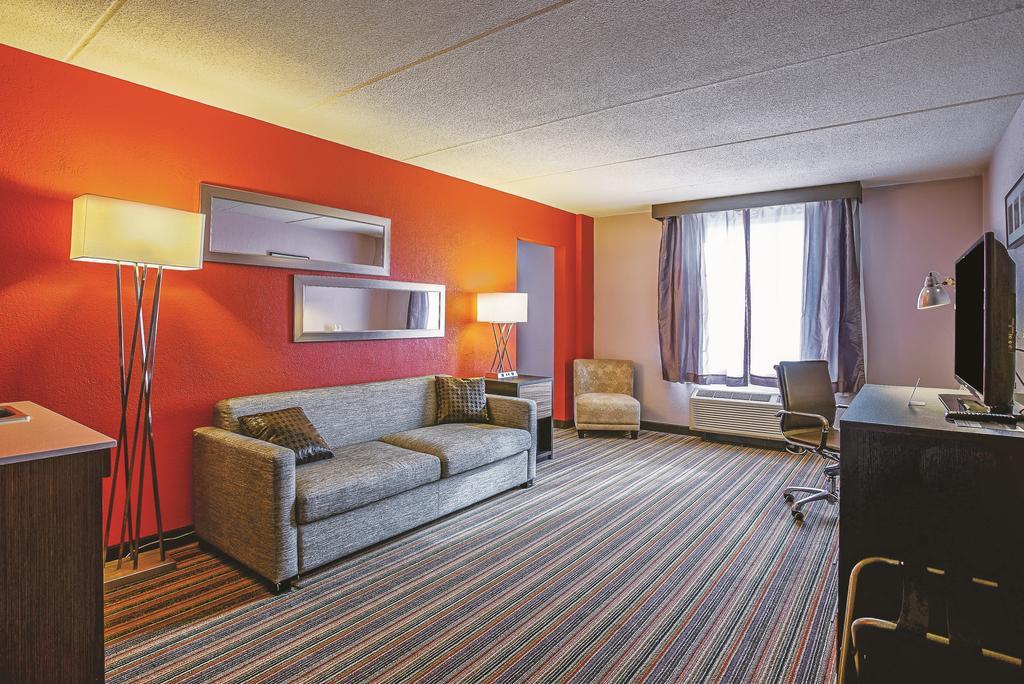 Holiday Inn & Suites Philadelphia-Runnemede/Exit 3-New Jersey Turnpike Extérieur photo