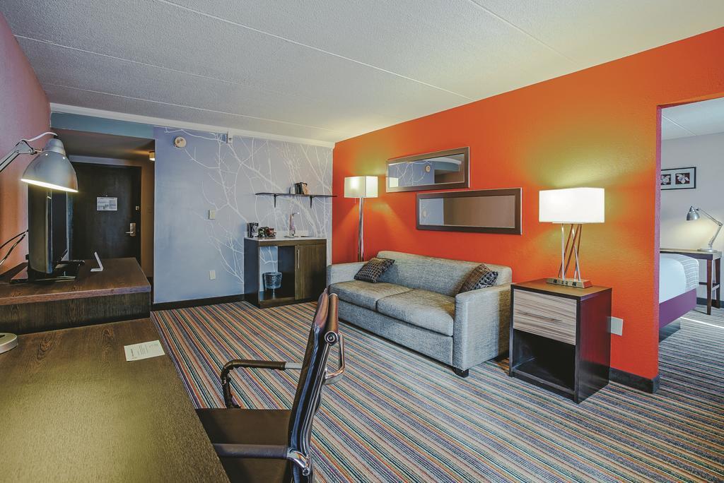Holiday Inn & Suites Philadelphia-Runnemede/Exit 3-New Jersey Turnpike Extérieur photo