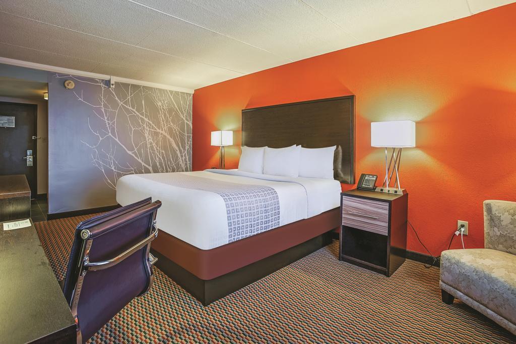 Holiday Inn & Suites Philadelphia-Runnemede/Exit 3-New Jersey Turnpike Extérieur photo