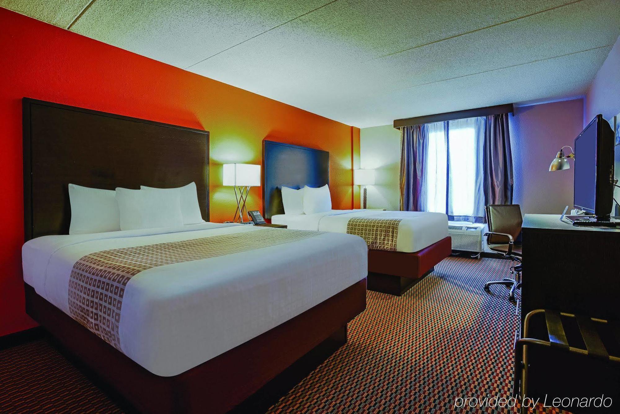 Holiday Inn & Suites Philadelphia-Runnemede/Exit 3-New Jersey Turnpike Extérieur photo