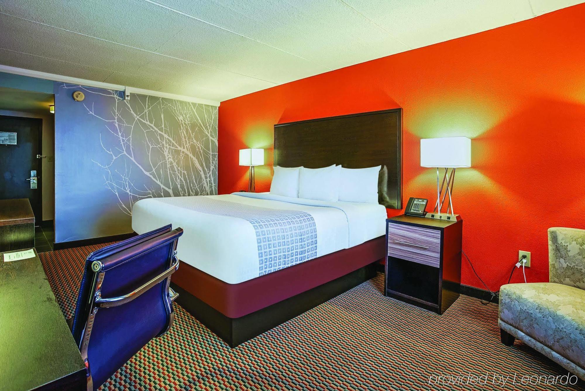 Holiday Inn & Suites Philadelphia-Runnemede/Exit 3-New Jersey Turnpike Extérieur photo
